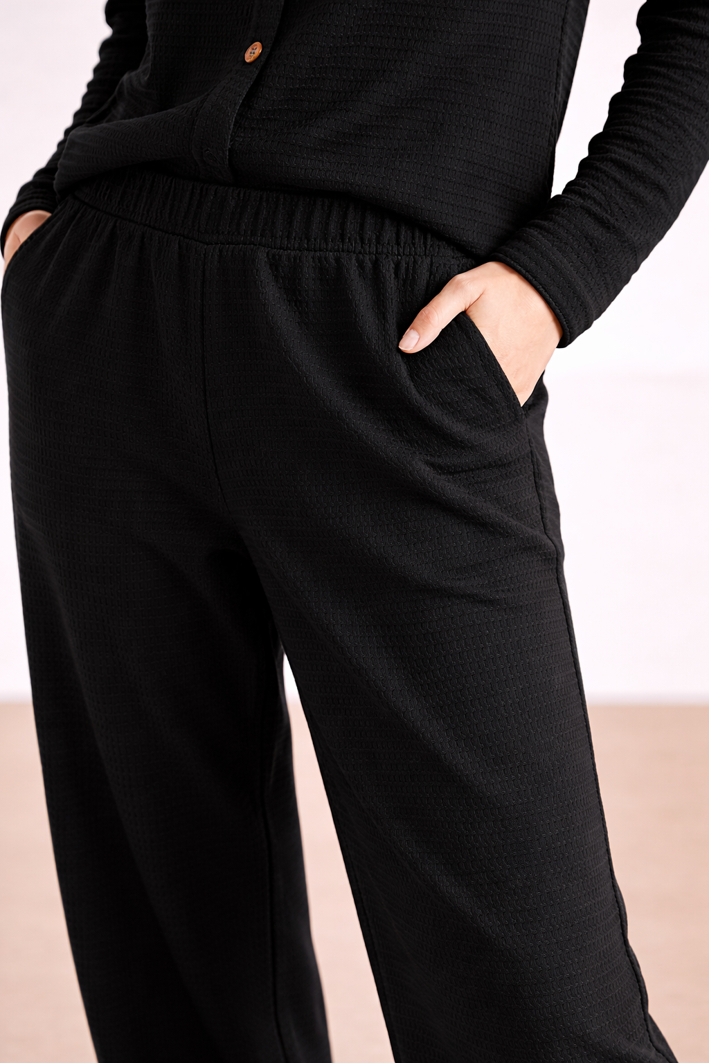 The Textured Grace-Wear tracksuit-BLACK