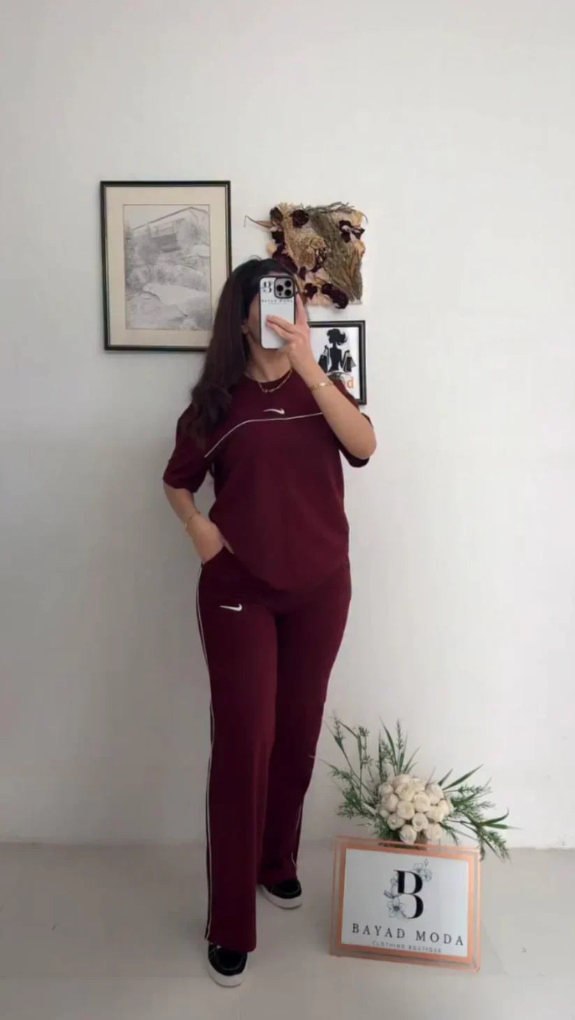 Nike two-piece tracksuit featuring a short-sleeved top and matching track pants with thin white side piping 03