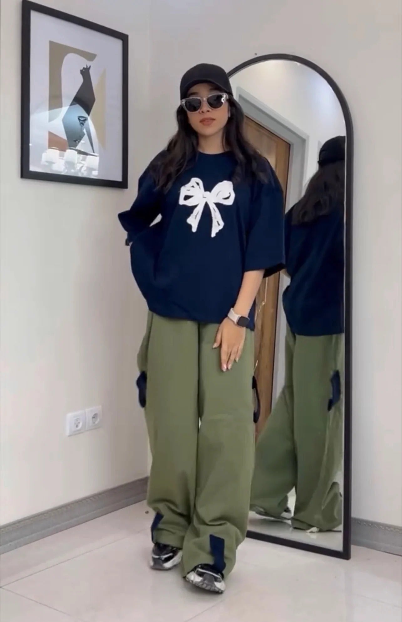 Oversized drop-shoulder t-shirt with a center ribbon bow graphic paired with wide-leg cargo trousers 01