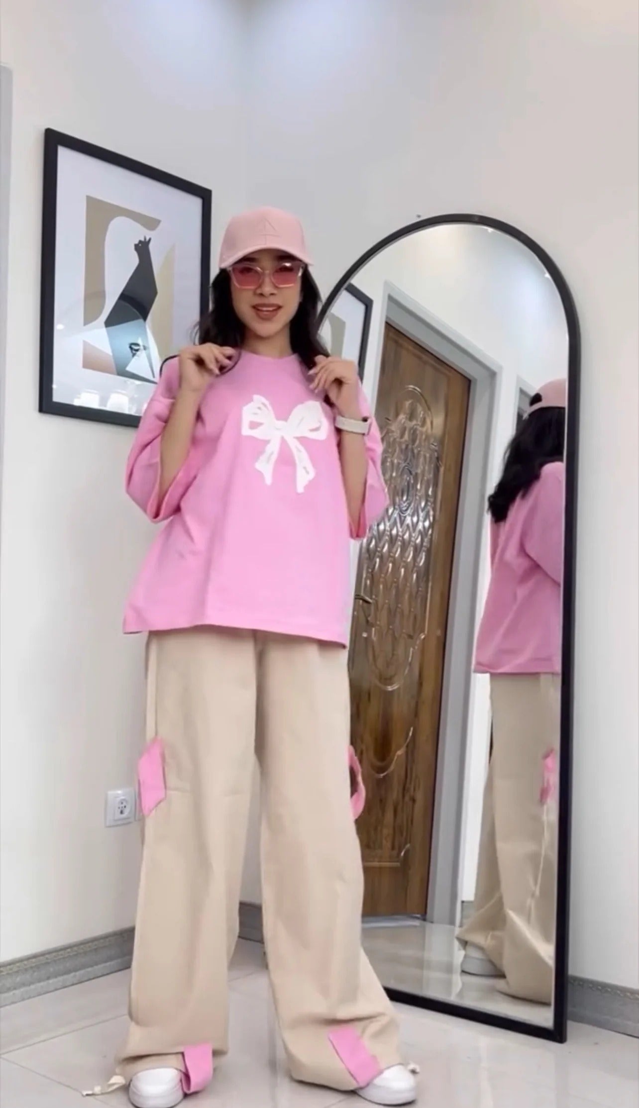 Oversized drop-shoulder t-shirt with a center ribbon bow graphic paired with wide-leg cargo trousers 03